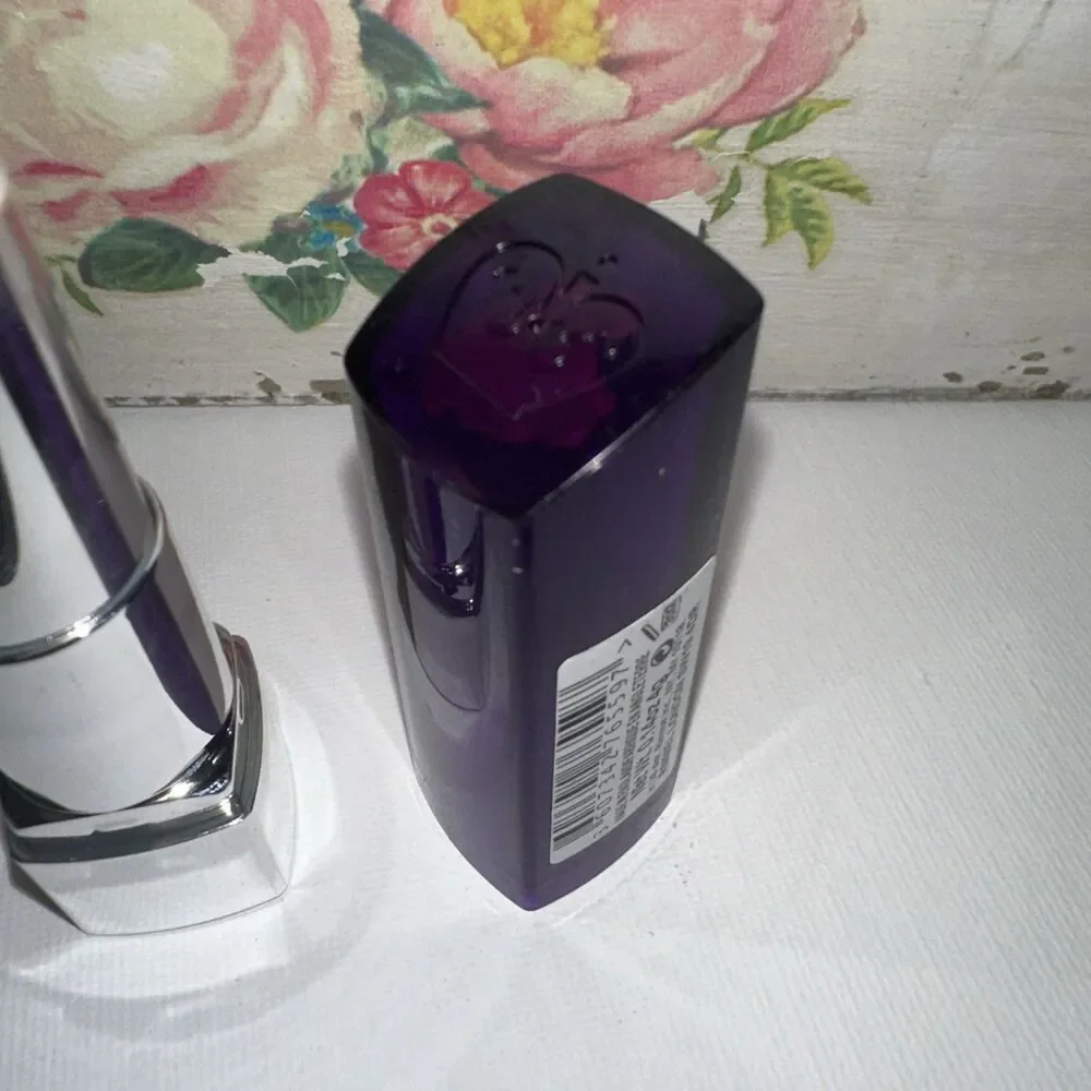 RimmelL London Moisture Renew Lipstick 705 LETS GET NAKED nicked